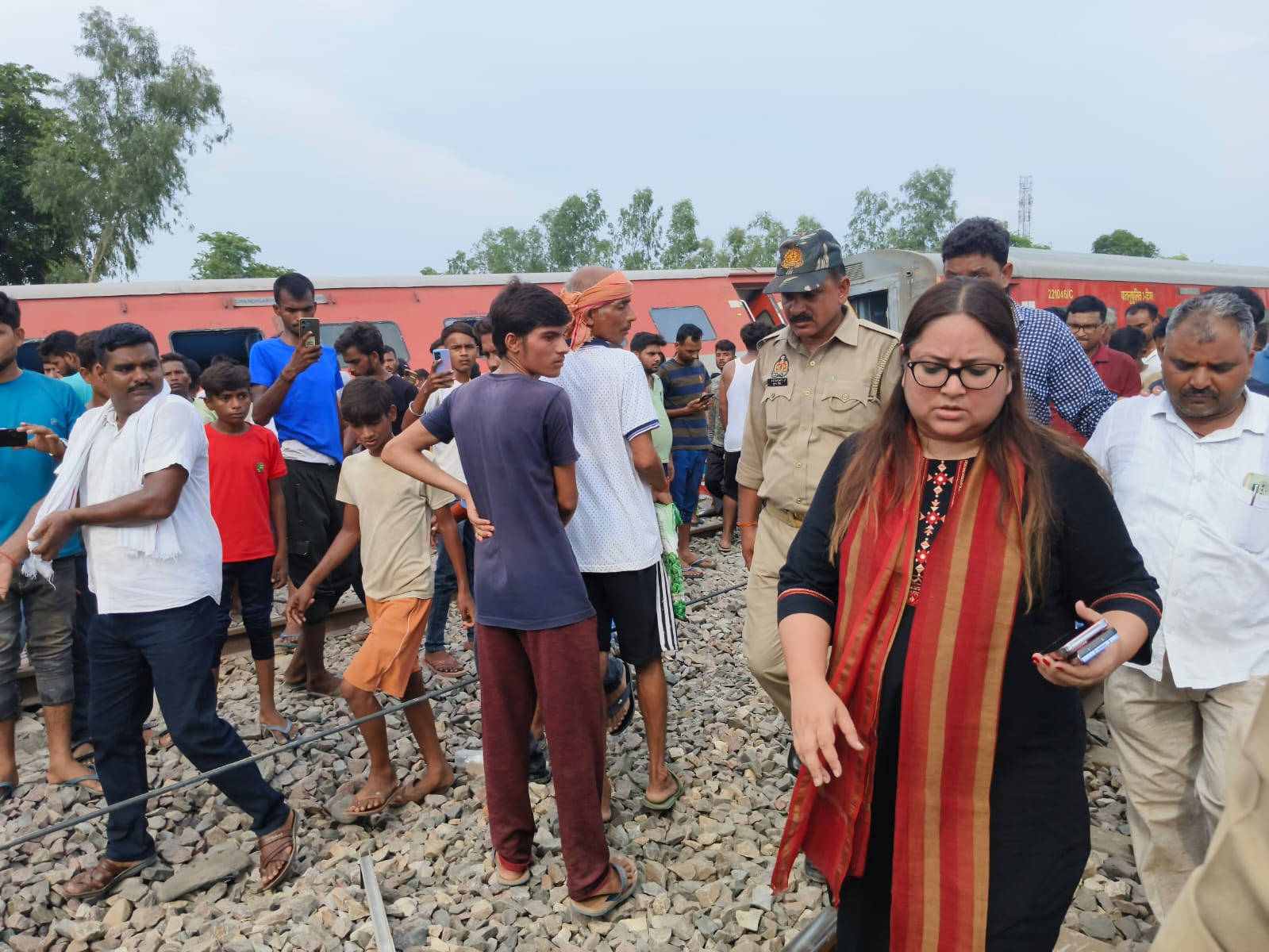 गोण्डा ट्रेन हादसा: डीएम नेहा शर्मा ने खुद संभाला राहत कार्य का मोर्चा, जिला प्रशासन की सक्रियता से मिली बड़ी राहत Latest of 2024