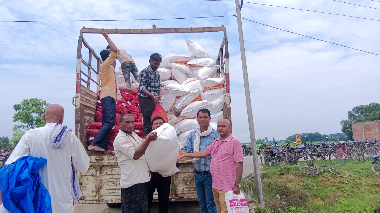 above normal flood alert: बाढ़ राहत किट का किया गया वितरण latest of 2024 top coverage