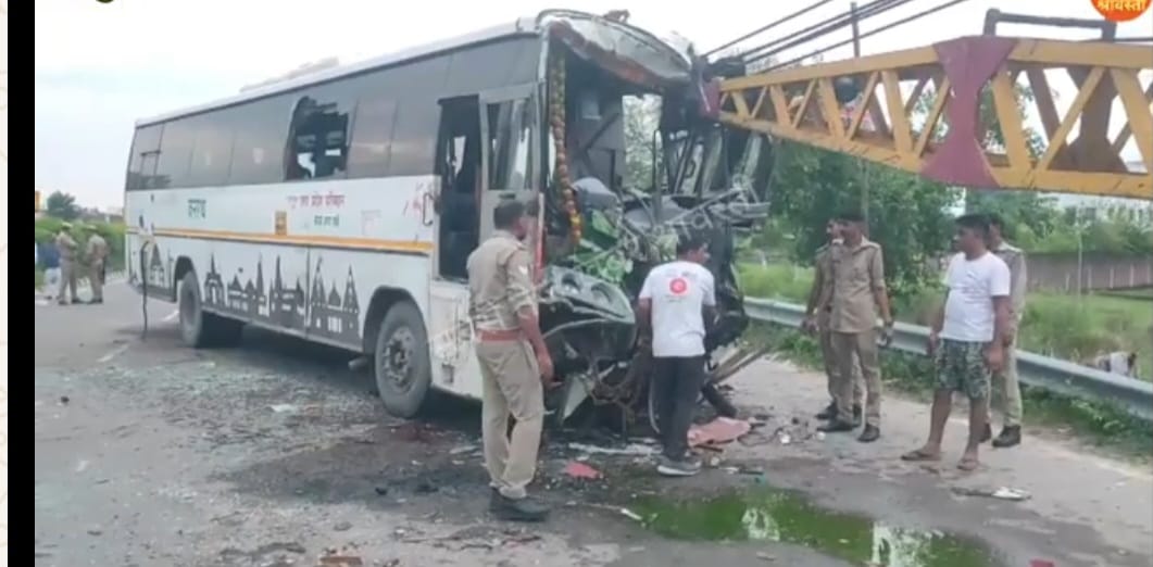 Bus accident: हरिद्वार से श्रावस्ती आ रही बस रामपुर जिले में दुर्घटनाग्रस्त Latest of Bharat Insight 2024 top coverage