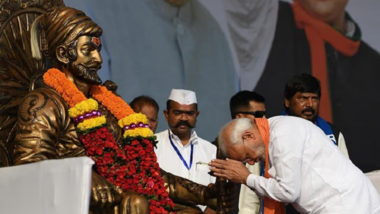 प्रधानमंत्री मोदी ने छत्रपति शिवाजी की मूर्ति गिरने पर माफी मांगी, महाराष्ट्र में राजनीतिक विवाद